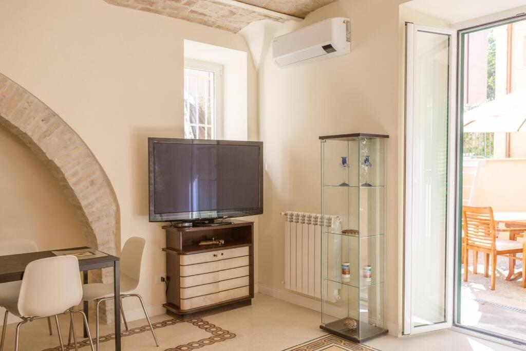 Romantica Apartment With Dehors Near San Giovanni エクステリア 写真